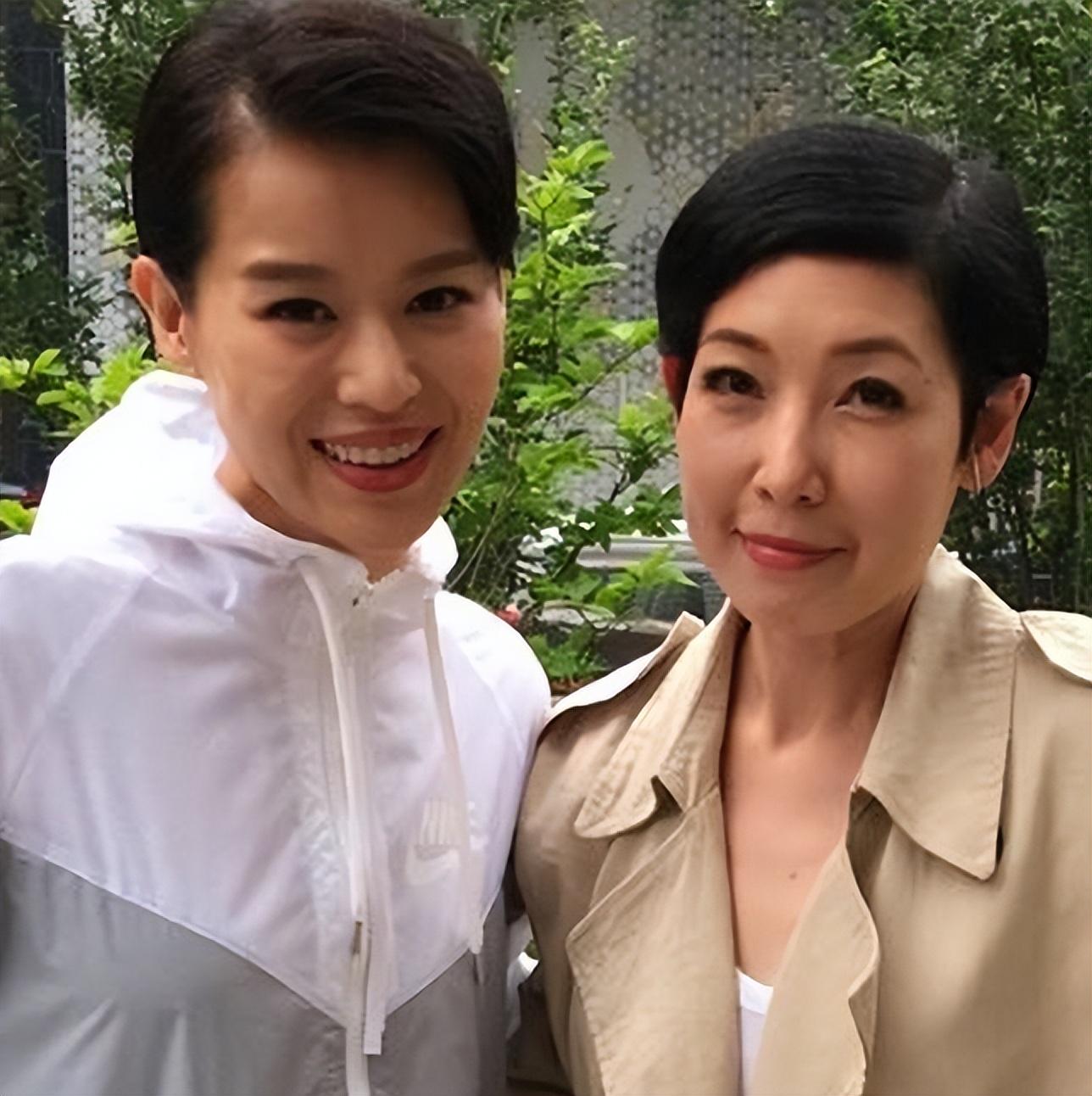 郑伊健妻子蒙嘉慧太丢面!现身演唱会,身材发福状态差,素颜如大妈!