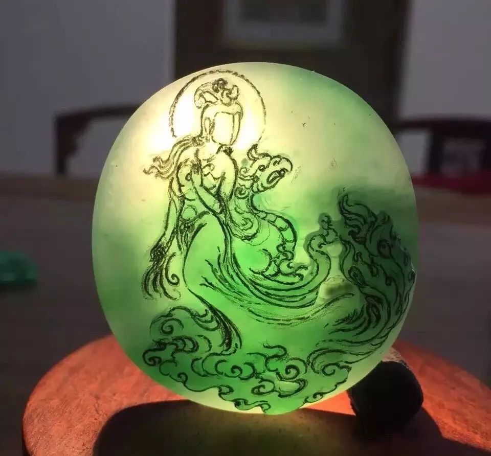 翡翠|翡翠手镯芯俏色巧雕凤凰仙子