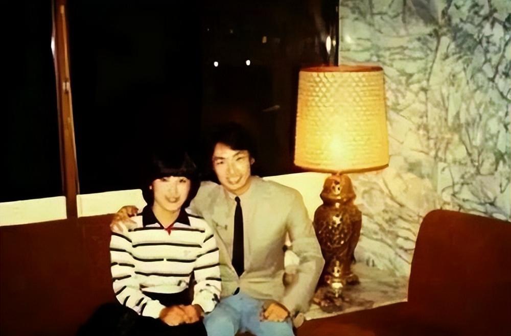 台媒曝费玉清病情恶化，昏迷半个月狂瘦24斤，私生子身伴左右