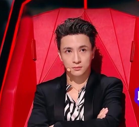 看到4位导师互相推搡,谁也不愿意转身,才知道好声音的水有多深