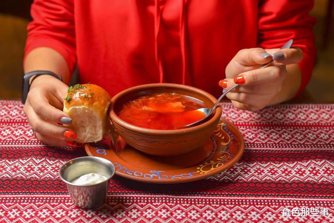 俄罗斯人|如何像俄罗斯人一样吃东西？看看俄罗斯人真正在吃的美食吧