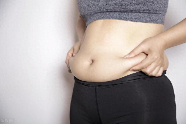 爱美的女生注意:每个腹部长赘肉的人,都要反思这5个习惯