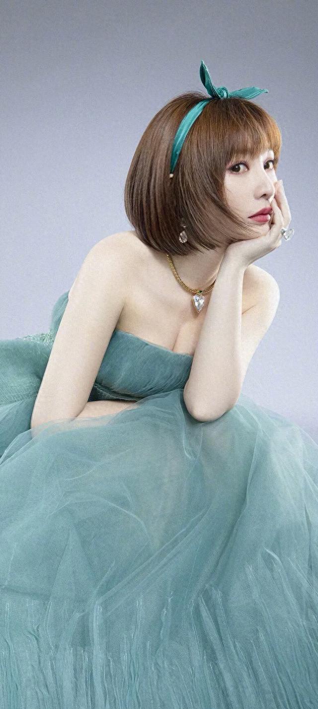 柳岩,横看成岭侧成峰,远近高低各不同