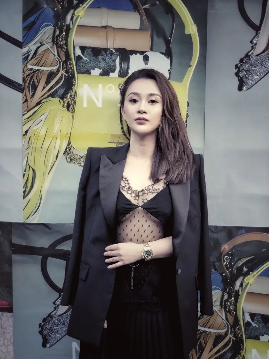 吴秀波昔日小三晒照,出狱后生活状态滋润,头上发夹价值3300元