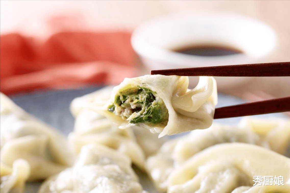 饺子|夏天包饺子,韭菜芹菜靠边站,这4种馅料鲜香不油腻,全家都爱吃