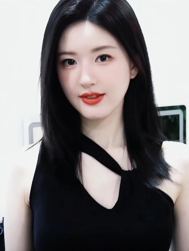 赵露思的新发型有一种/这次我要夺回属于我的一切既视感。 ???