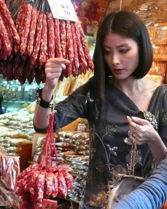 不会烧水，不会穿鞋，自以为很红，娱乐圈的“巨婴们”尴尬又好笑