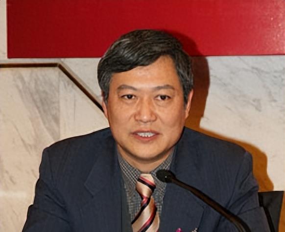 深扒之下，终于知道“央视国脸”李瑞英为何稳坐主播28年