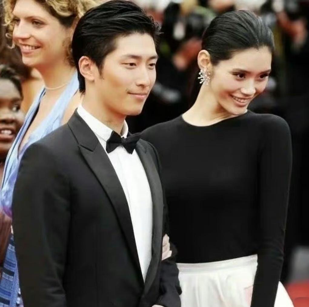 何猷君|何猷君现身科切拉被偶遇，近照曝光现“幸福肥”，奚梦瑶未露面