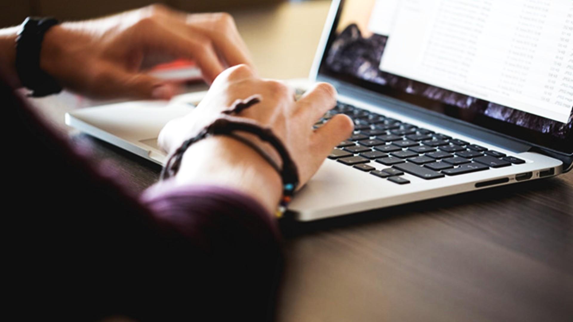 辣椒酱|农民工花4元钱买两盒白饭,吃完店家6元一瓶辣椒酱被收10元不满