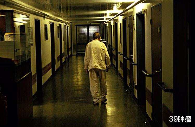 提醒:中老年人出现5种症状,可能“惹上”了癌症,该做做检查了