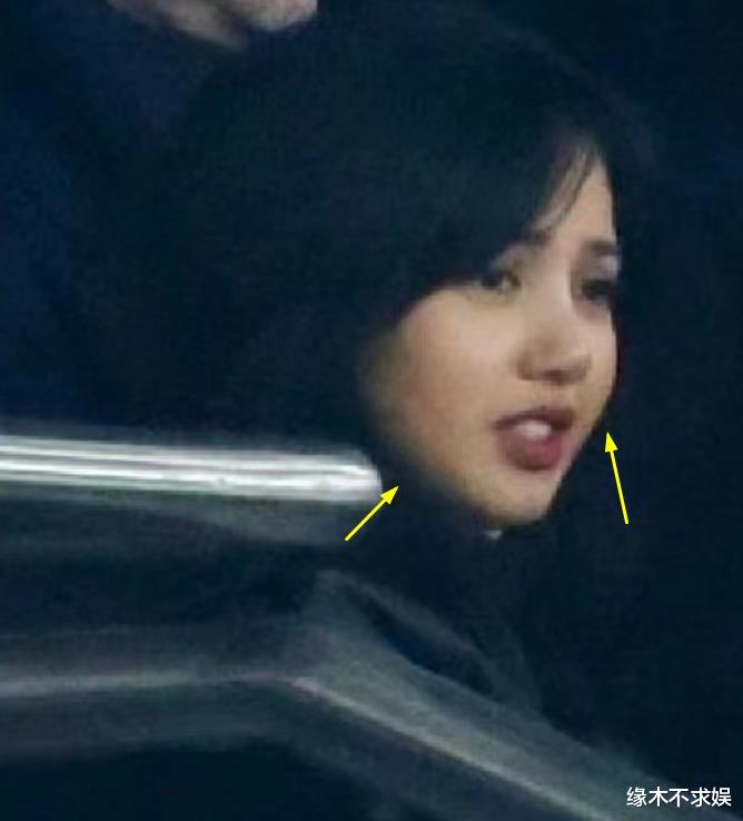 Lisa和LV三公子家人一起看球，紧裹小腹脸颊圆润，被曝好事将近！