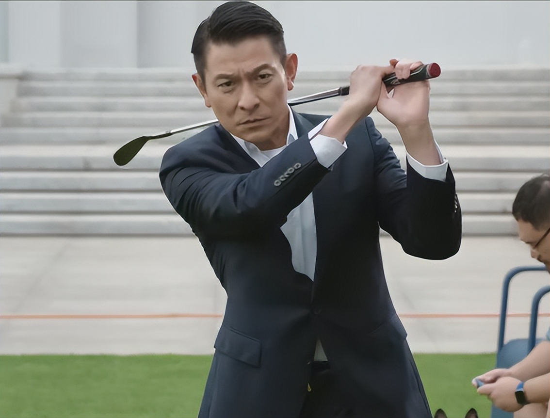 两个“百亿导演”输给一个80后女演员,中国电影已告别大导演时代