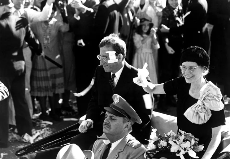 当代变色龙，它是伍迪艾伦式喜剧巅峰