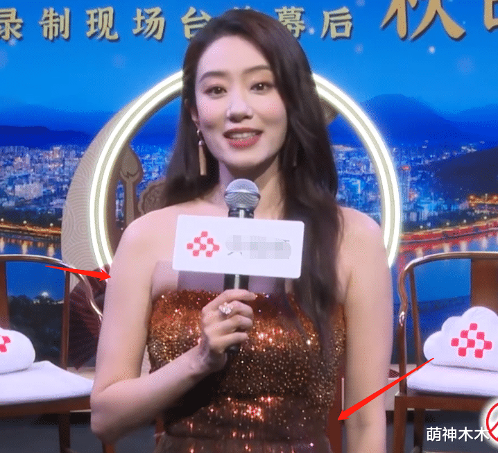 央视“照妖镜”又来了！忘加滤镜暴露明星真实状态，杨幂尴尬了