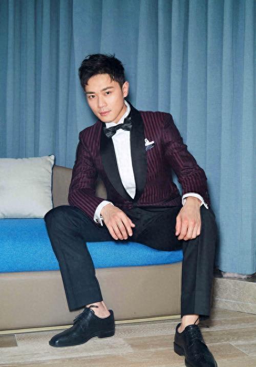 有种整容叫分手两年，蓝盈莹还是老样子，曹骏却越来越像易烊千玺！