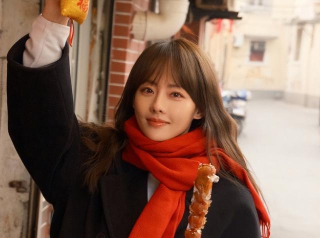 张嘉倪|张嘉倪离婚风波后变憔悴！黑眼圈重身材消瘦，被指尖嘴猴腮像男人