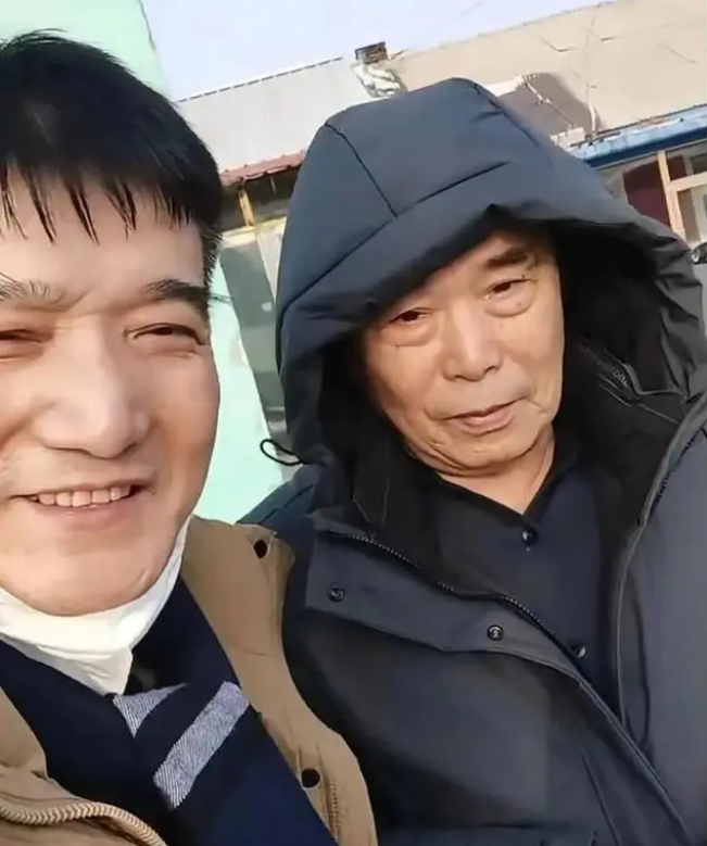 何庆魁|曾找赵本山借钱被拒还遭羞辱的何庆魁，被儿子爆料：“老了，嫖不动了”