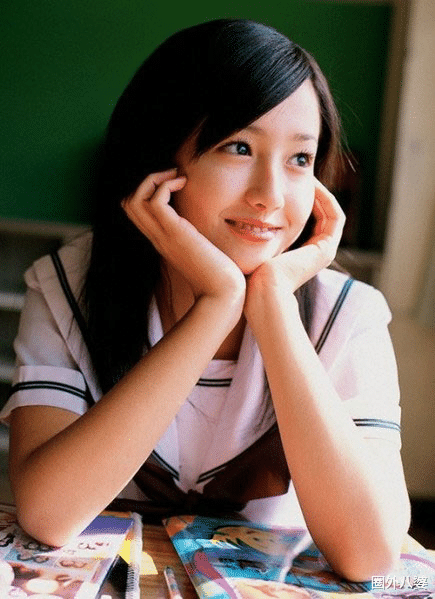 当红女星承认吸毒10年，还有更大的瓜：1次50万，太狠了