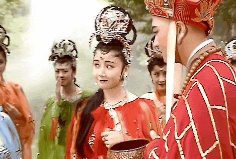 砸30亿捧的“内娱妲己”出山了！网友：美得像鬼...