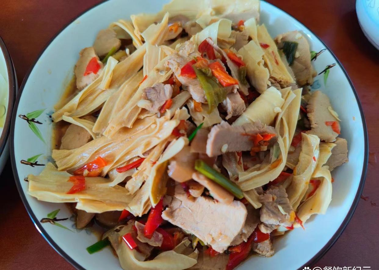 南瓜|儿子要去上大学了,老妈下厨做5个菜饯行,网友笑了:不愧是亲妈