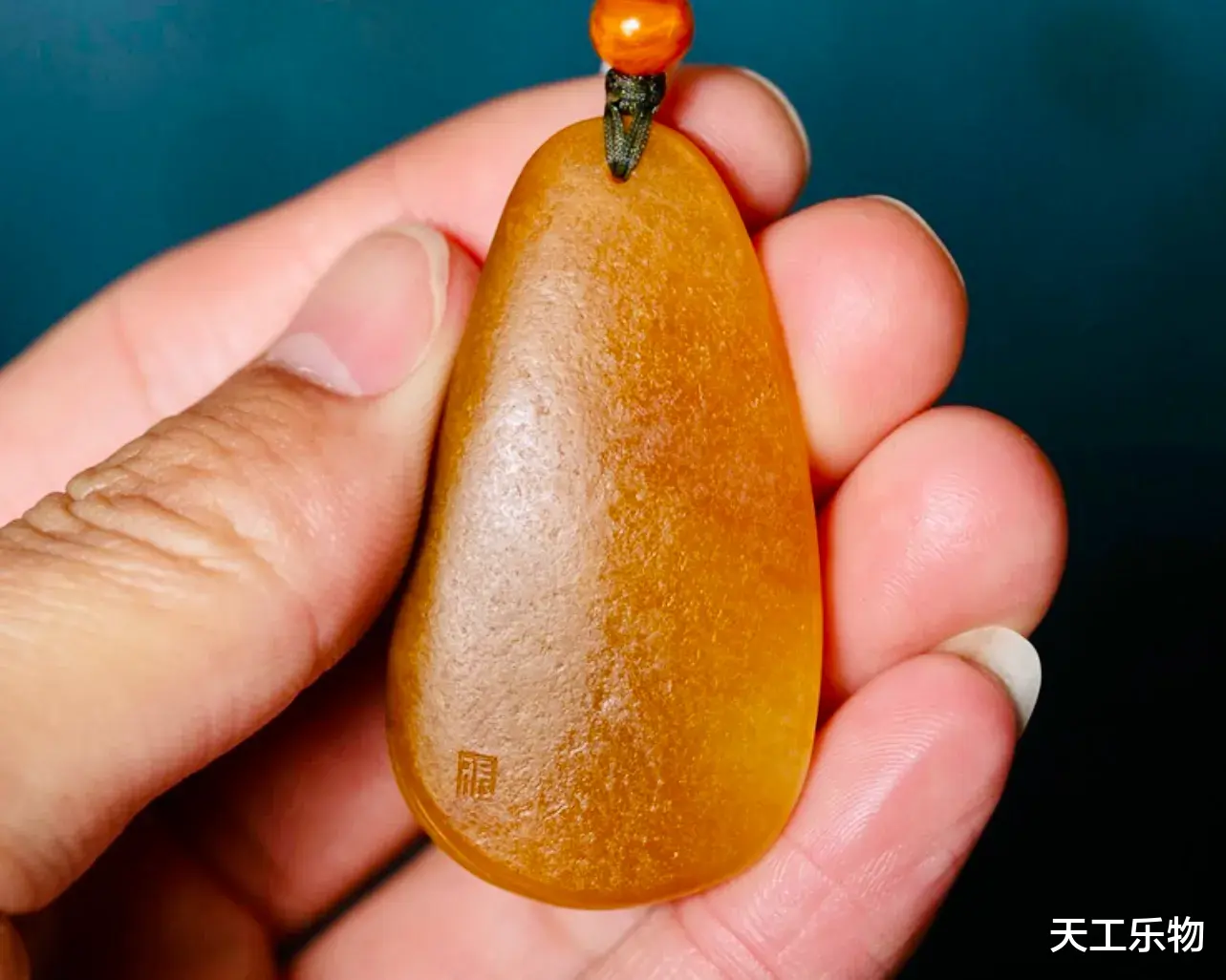 |全五星好评的黄沁籽料！和田玉巧雕小精品“笑弥勒”！