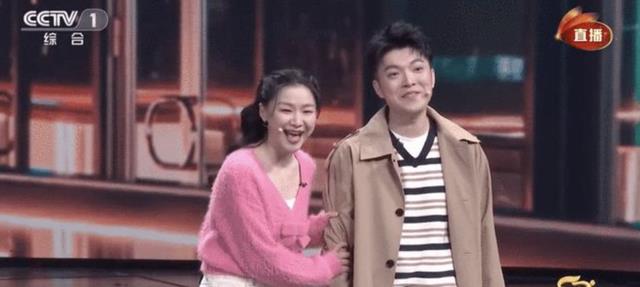 春晚|春晚语言类节目大排名:沈腾“爆梗”第一,岳云鹏“变鸡”垫底