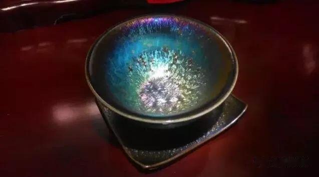 |易盏堂：建盏养出的不是茶垢，那到底是什么会有七彩光泽。