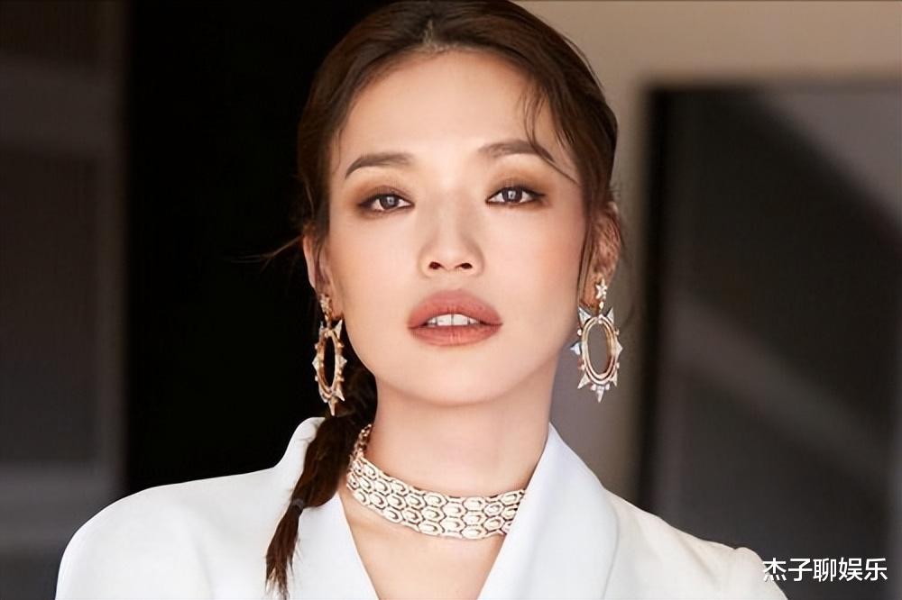 乐基儿宣布离婚,晒全家福否认复合,前夫胡渣发白尽显老态