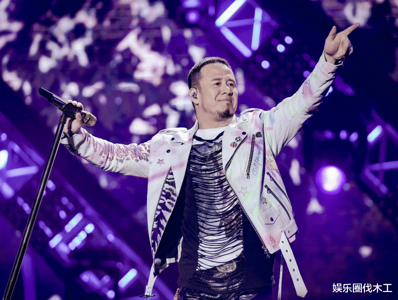 杨坤19字悼念李玟！称抑郁仍吃药，身体像灌满水泥，沦落工地卖唱