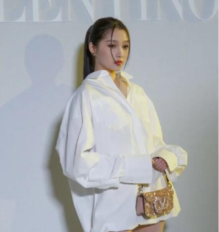 龚俊|龚俊金晨齐聚韩国秀场,堪称金童玉女,走出国门的明星何止他们