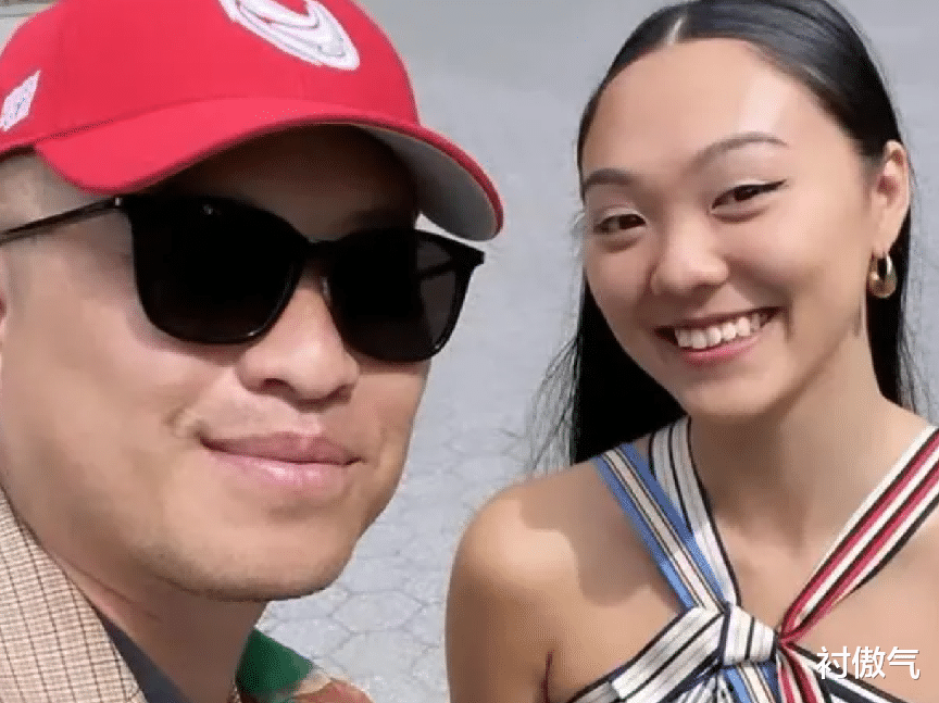 |61岁利智罕现身，头发稀疏双颊下垂似妇女，曾被誉为港圈第一美女