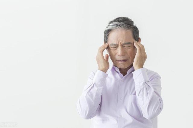 当身体出现这些异常表现，十有八九是脑梗来了，及时就医或能逆转