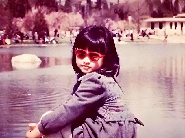 朱珠：4段感情，前任个个都是“人物”，37岁嫁普通人生子很幸福