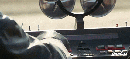 《最佳拍档》当年有多狂？200万片酬的许冠杰，打赢了480万的成龙