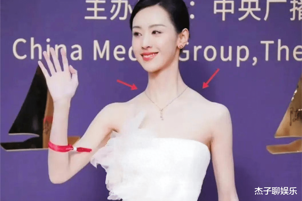 “完美女神”是假的,外八腿、纸片腰围,全身照揭露“人间真实”