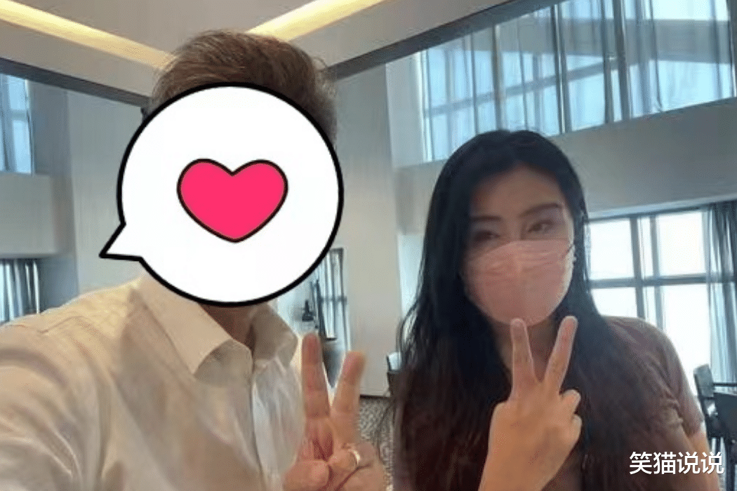 56岁王祖贤现身南京：皮肤白皙身材高挑好出众，与粉丝互动好温柔！