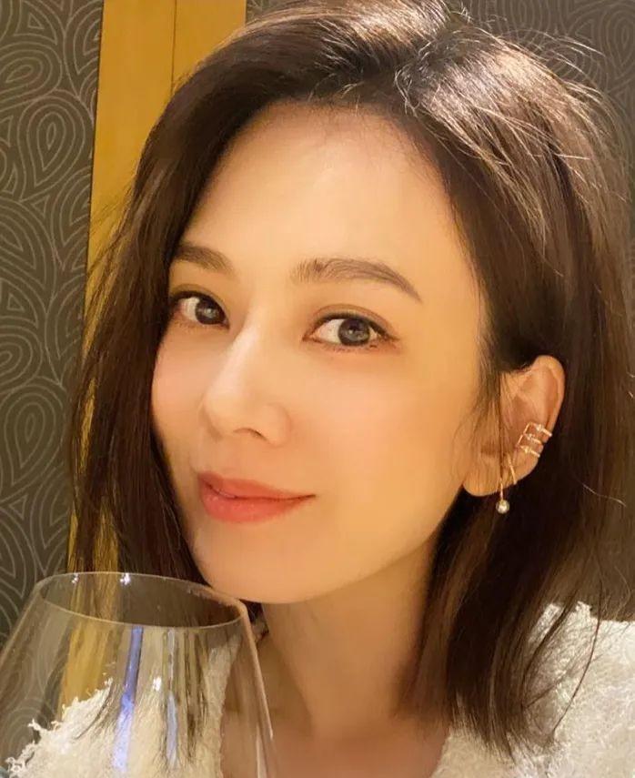 突然官宣离婚，女星离开富豪老公，4亿人为她狠狠点赞！