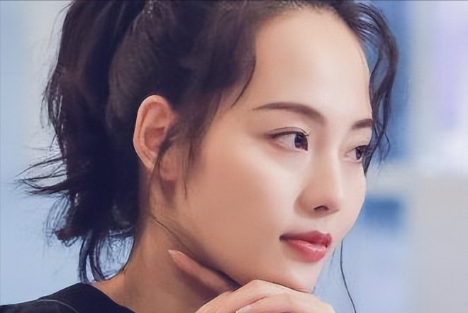 赵本山|张嘉倪屁股“太翘”引热议！被指身材“造假”，网友：买超他知道吗