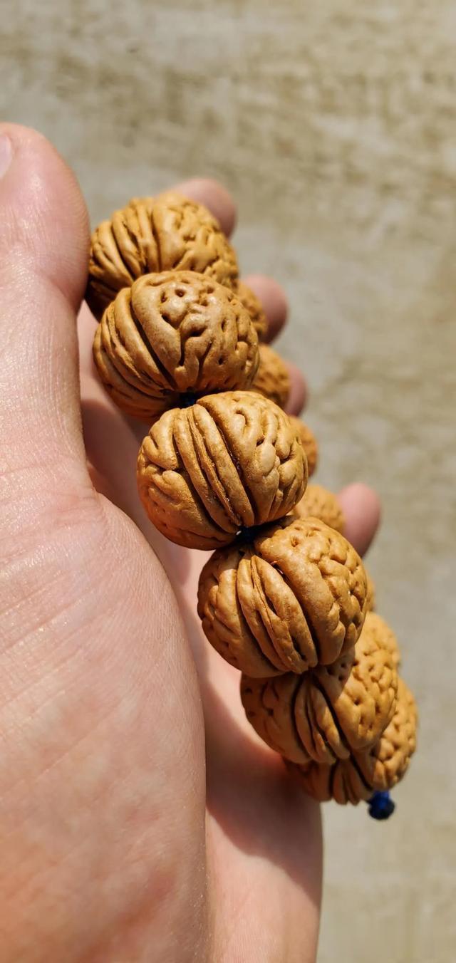 脑纹桃核|新买的脑纹桃核手串该如何盘玩?