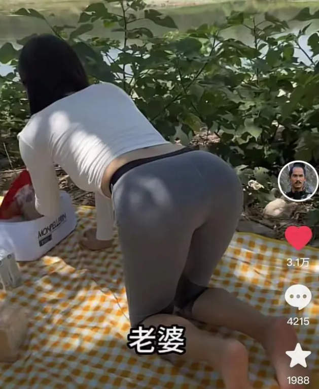 著名港星李子雄定居河北小县城,娶小23岁娇妻,女方容貌姣好