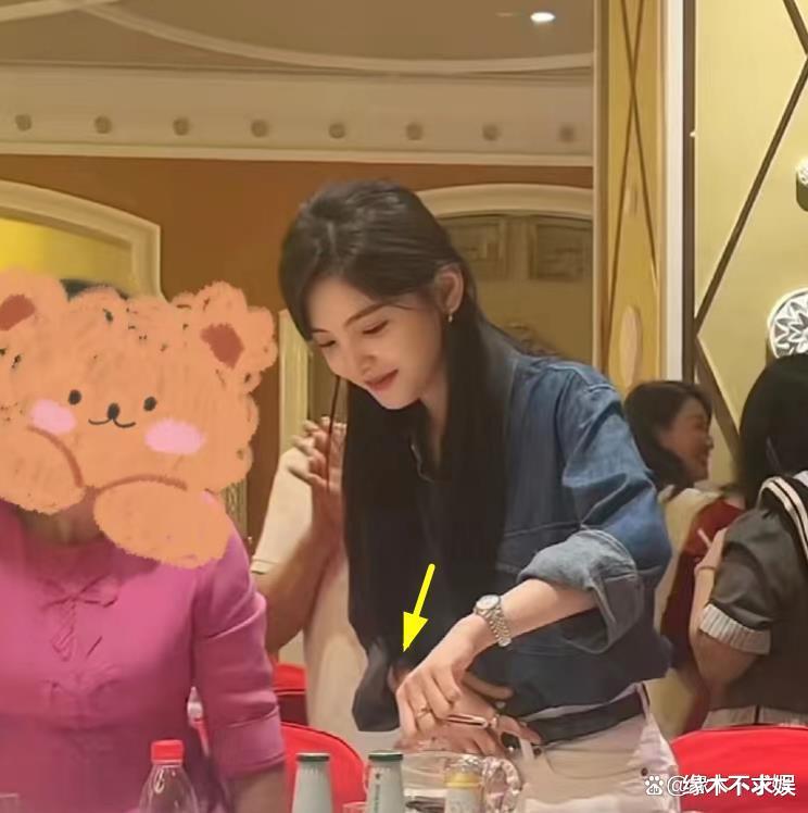 章若楠回温州参加妹妹婚礼,一身行头近10万,温州酒席菜色引争议