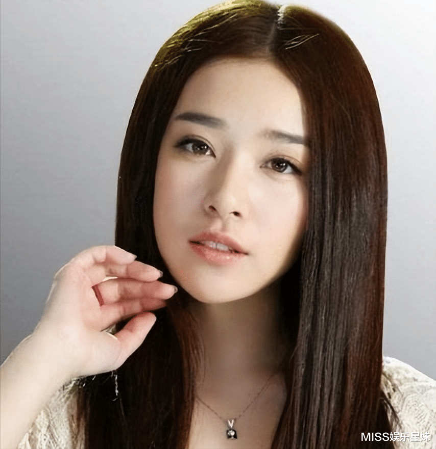 32岁阚清子独居上海豪宅,有财有颜却怕孤独,聊到结婚多次哽咽