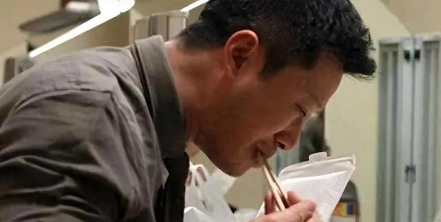 “隐瞒”我们四十年，原来他就是吴京爸爸，难怪吴京能够大红大紫