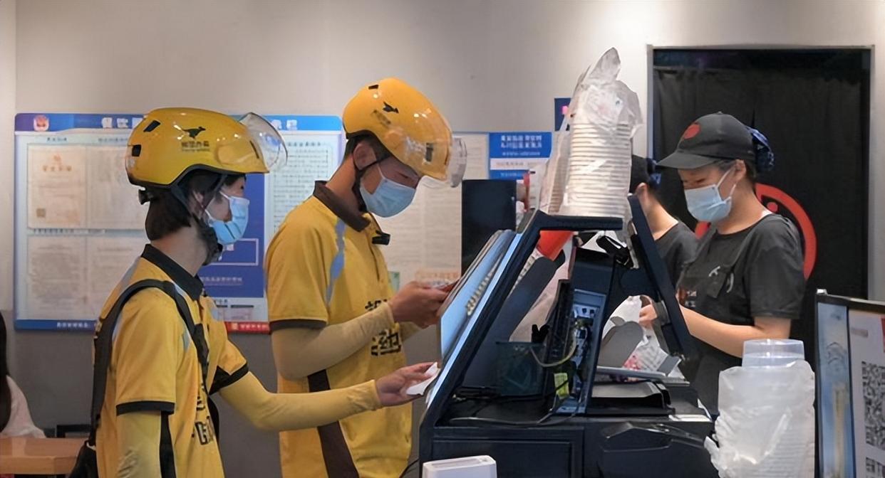 大学生|211女生500强裸辞干保洁,月薪从5000变7000,网友:大学白读了