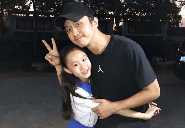 横店上千童漂现状:舍弃学业,带资进组,梦想一夜爆红住大别墅