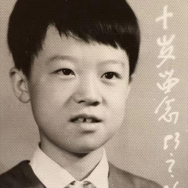 非洲土皇帝王垚:丰臀辣妹当助理,生活奢靡为何多次被官媒表扬?