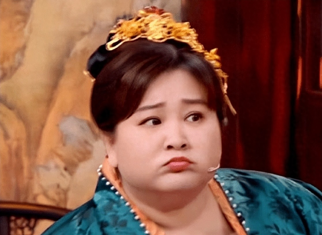 贾玲减肥成功：做一个爱美的女人！她和孙集斌站在一起，有夫妻相