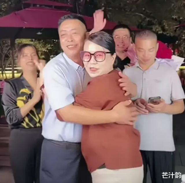 反水了？许妈姚爸开播后遭犀利大王指责，质问为何不回复真相言论