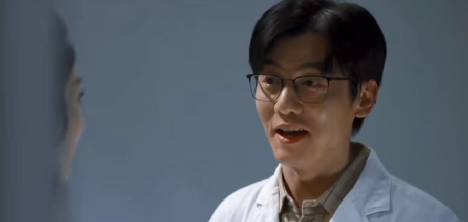 他戏演的不错，就是名字太特别，能叫上来的人不多，早就该火了